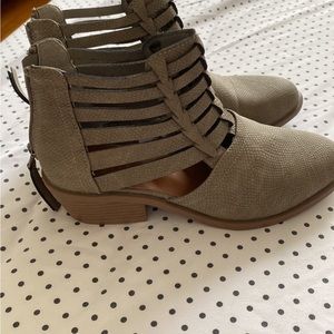 Ankle boots